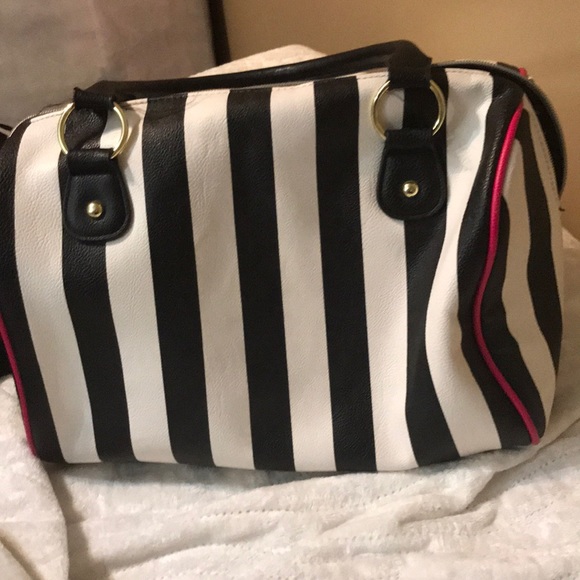 Betsey Johnson purse. - Picture 4 of 4